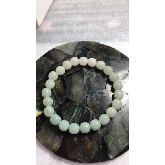 Jadeite Beaded Stretch Bracelet - Picture 3 of 3